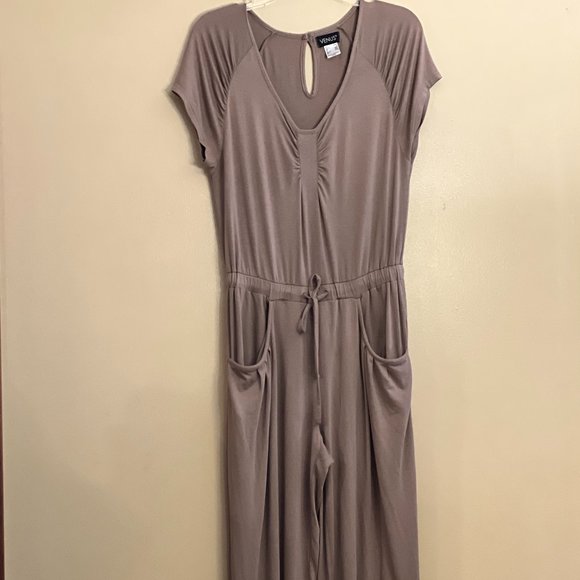 Venus Short sleeve tan jumpsuit, V neckline, two pockets, elastic hem on pant - Picture 2 of 7